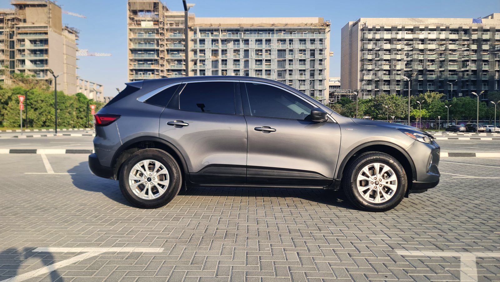 Ford Escape, grey