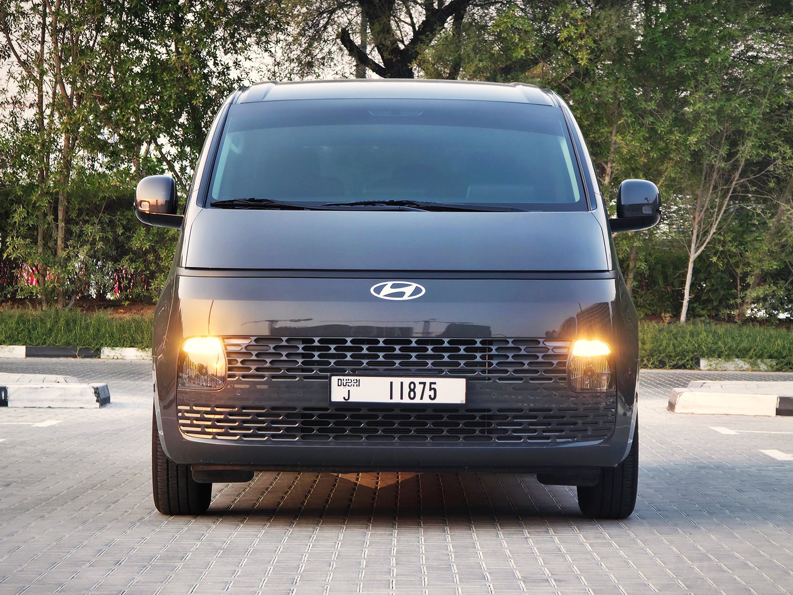 Hyundai Staria, grey