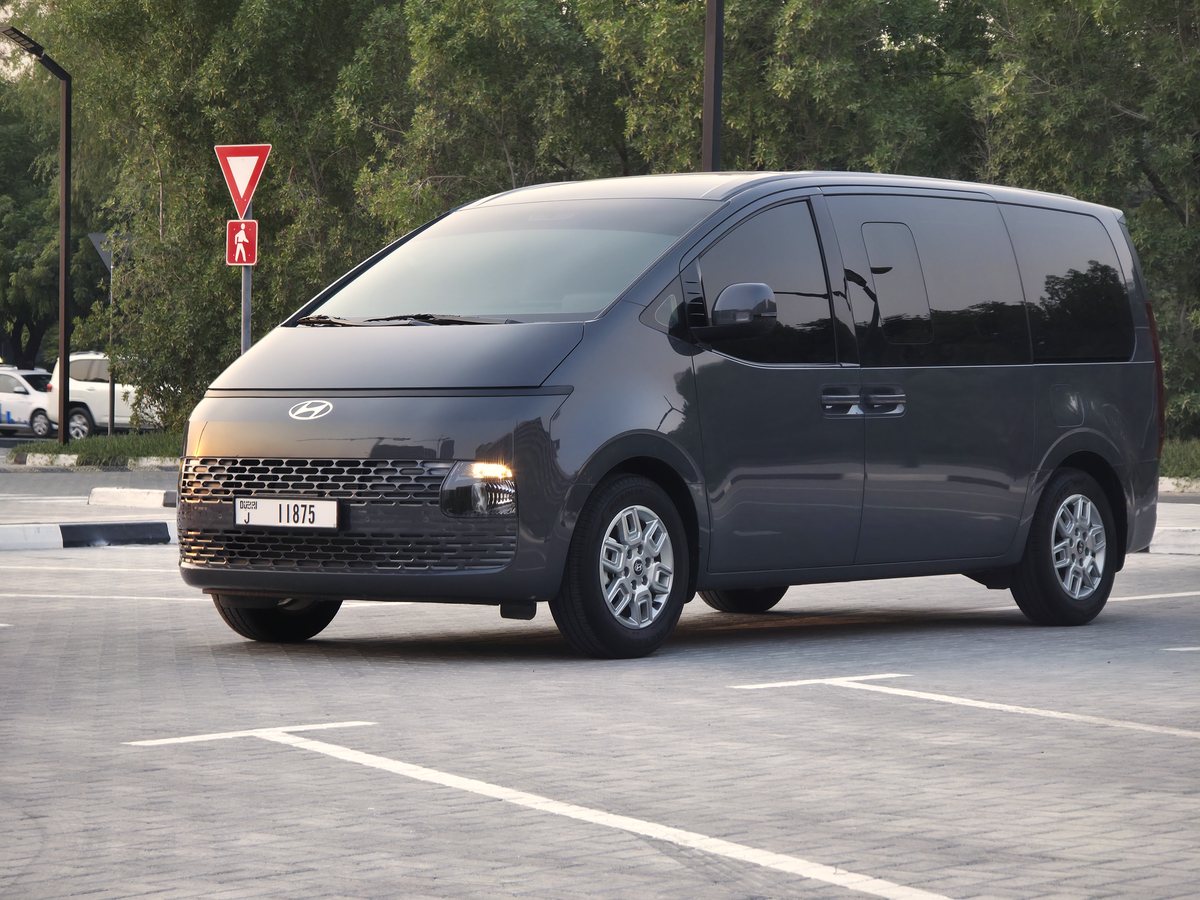 Hyundai Staria, grey