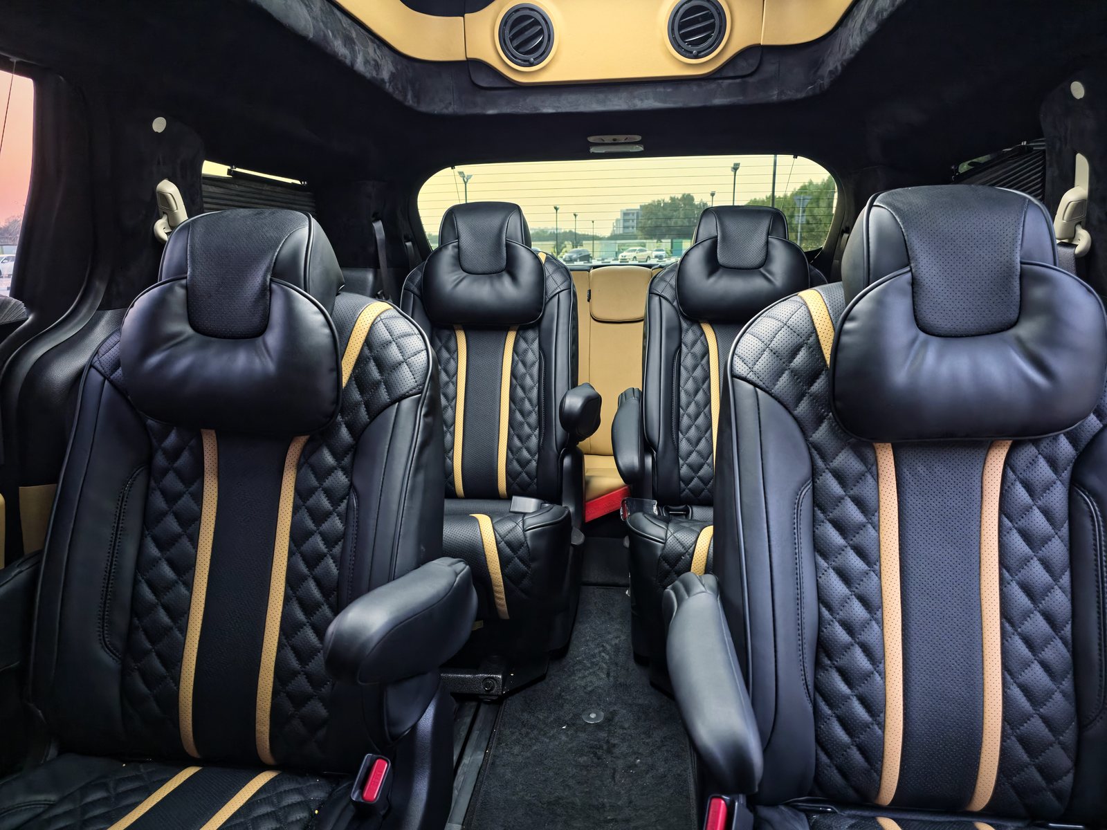 Kia Carnival, black