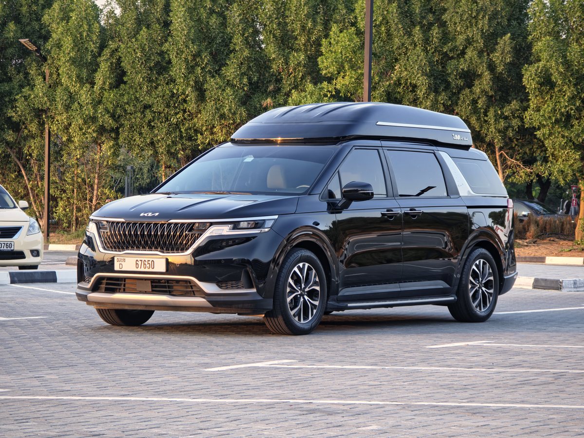 Kia Carnival, black