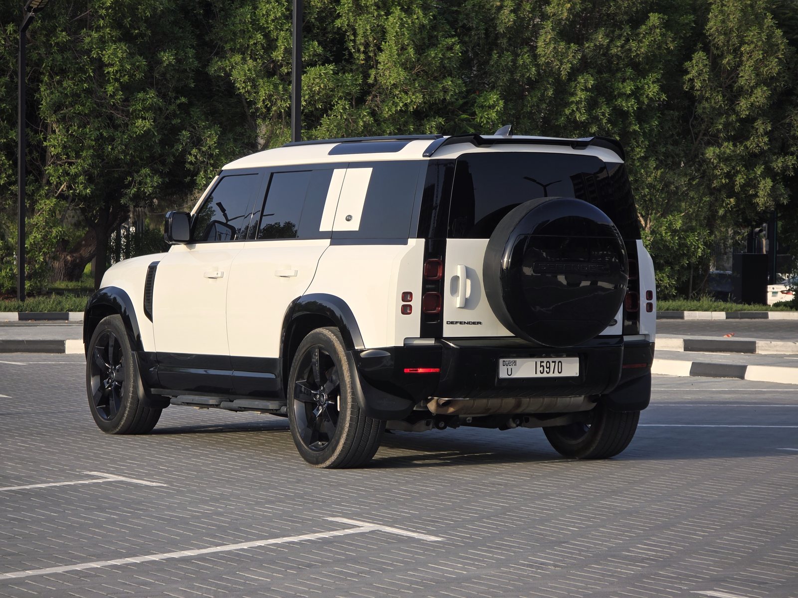 Land Rover Defender, white