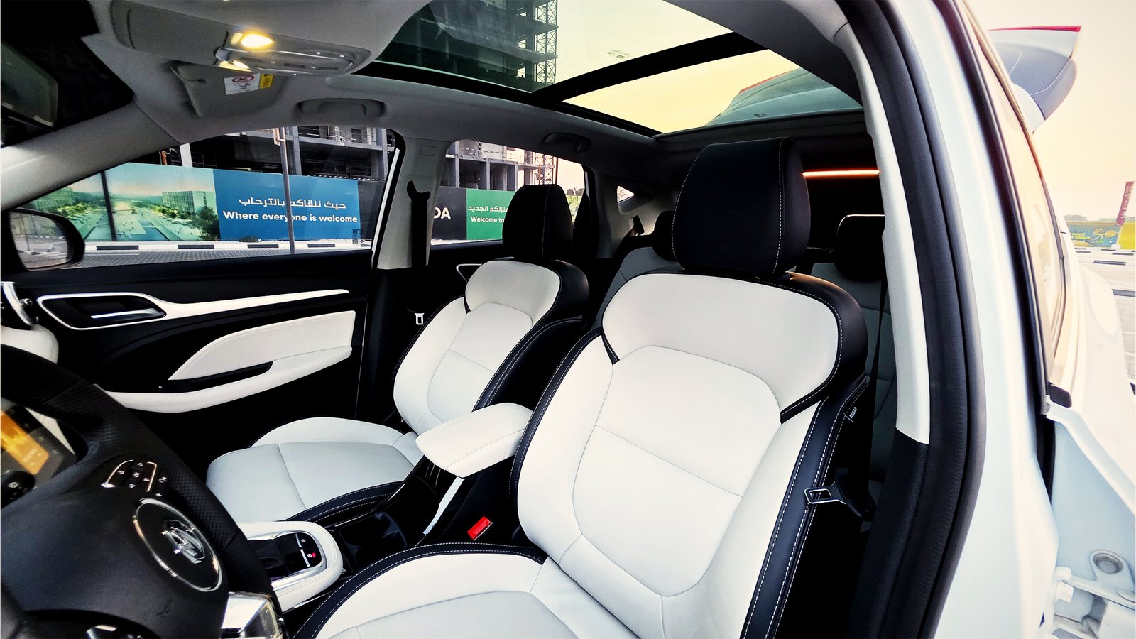 MG ZS, white