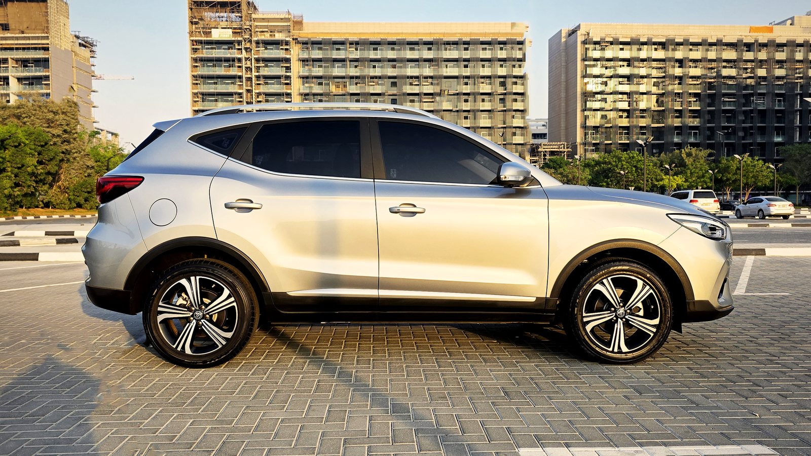 MG ZS, silver