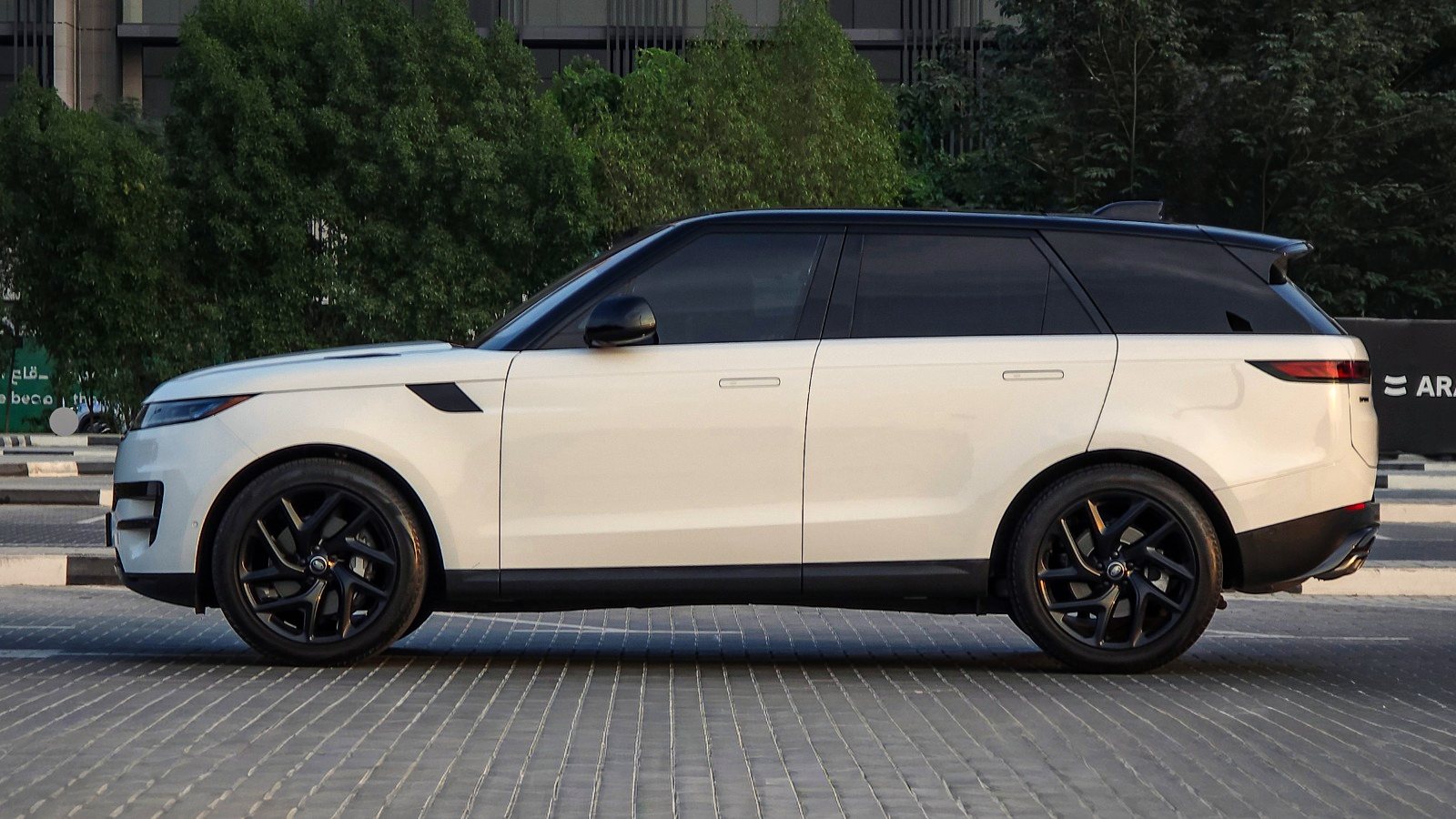 Range Rover Sport, white