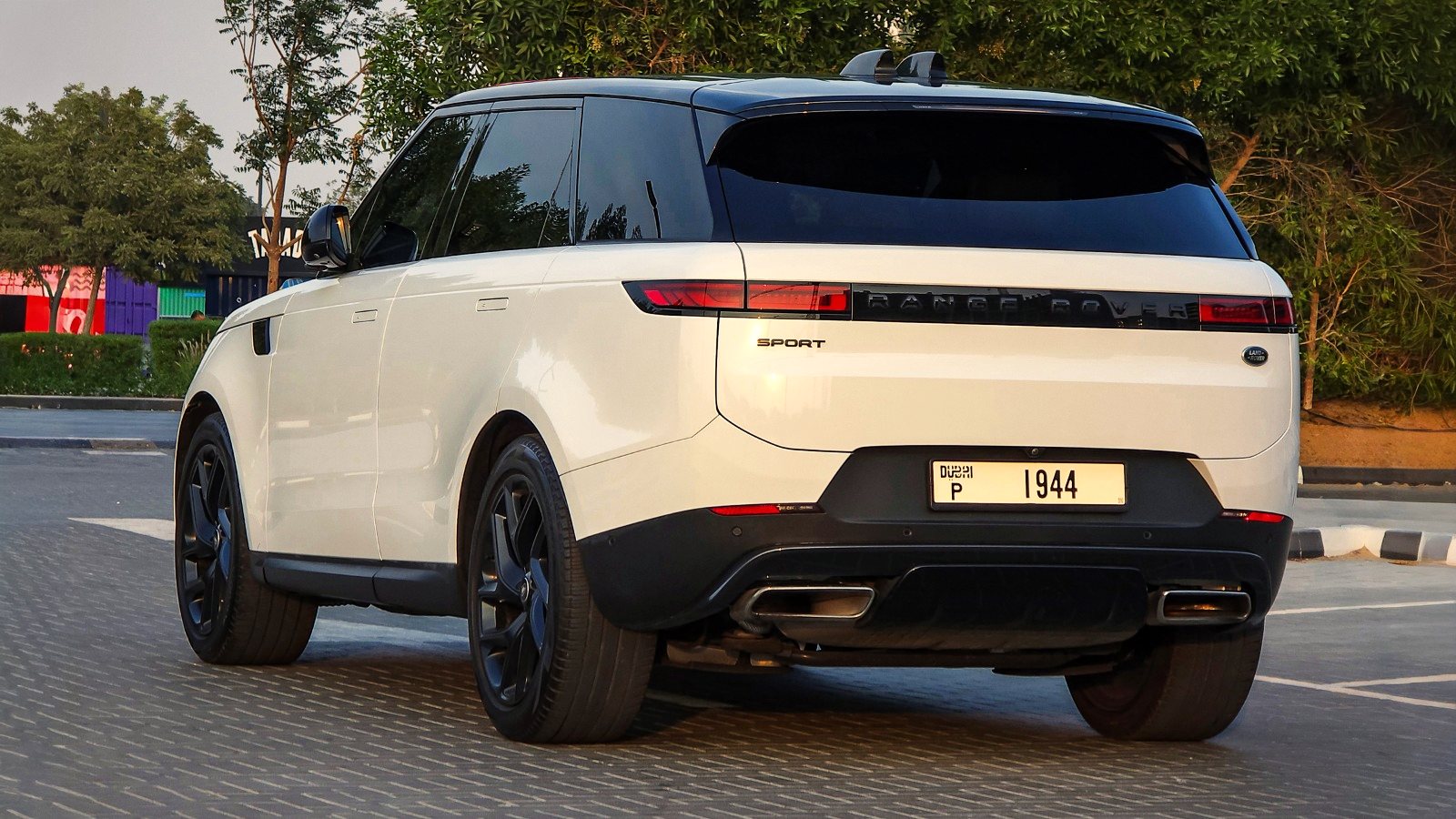 Range Rover Sport, white